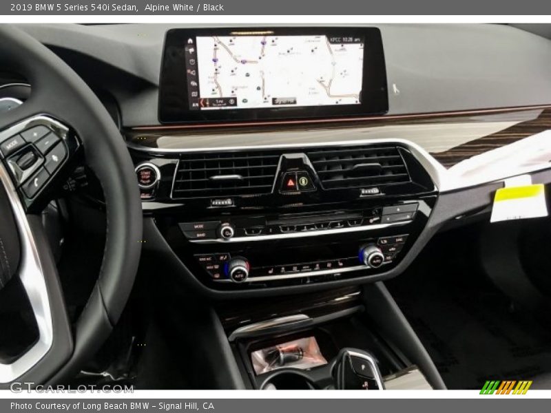 Alpine White / Black 2019 BMW 5 Series 540i Sedan