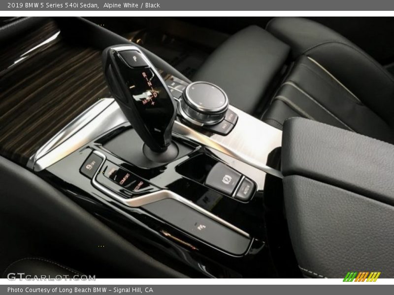Alpine White / Black 2019 BMW 5 Series 540i Sedan