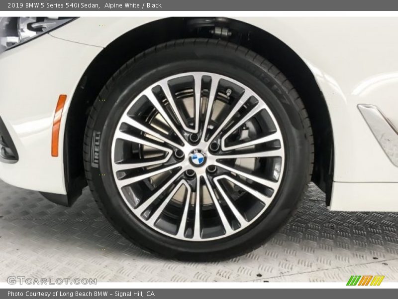 Alpine White / Black 2019 BMW 5 Series 540i Sedan