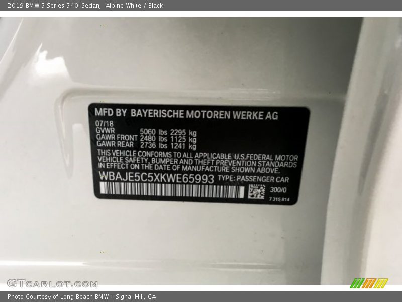 Alpine White / Black 2019 BMW 5 Series 540i Sedan