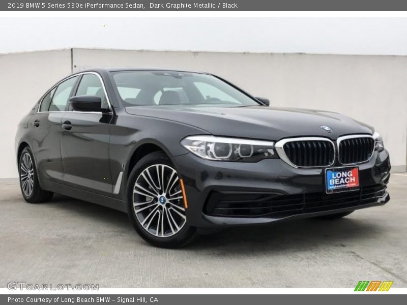 Front 3/4 View of 2019 5 Series 530e iPerformance Sedan