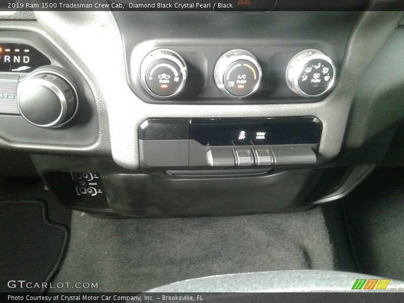 Diamond Black Crystal Pearl / Black 2019 Ram 1500 Tradesman Crew Cab