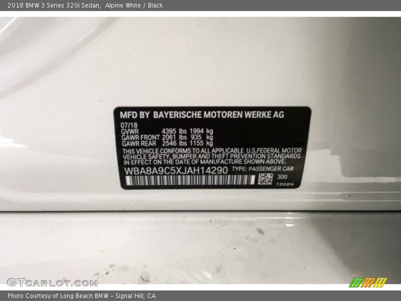 Alpine White / Black 2018 BMW 3 Series 320i Sedan