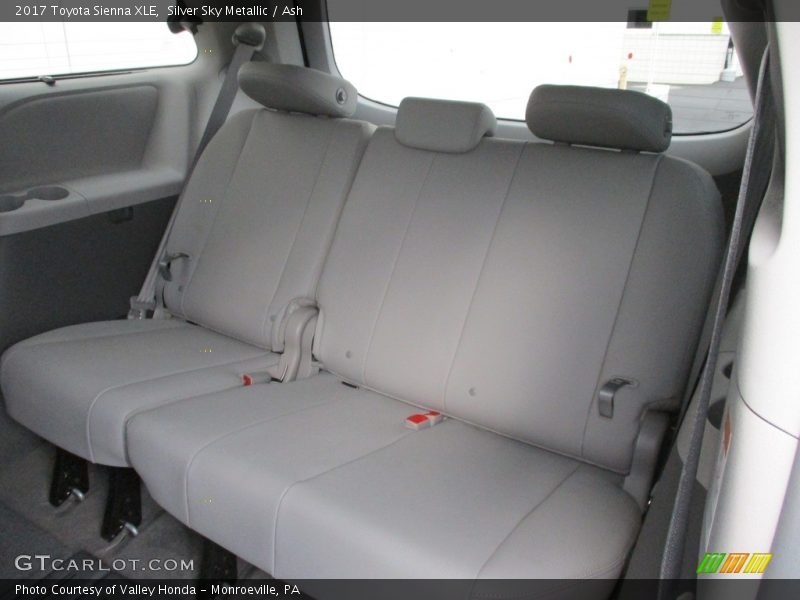 Silver Sky Metallic / Ash 2017 Toyota Sienna XLE