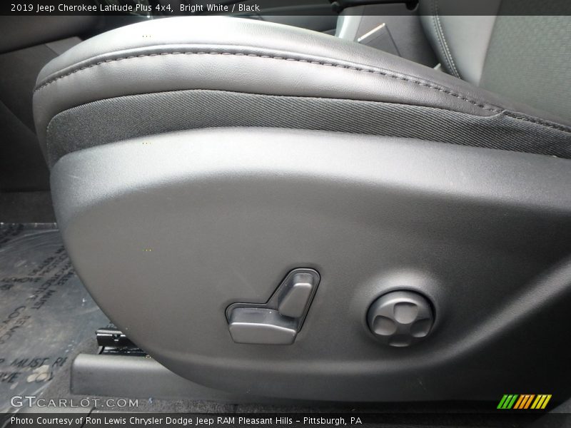Bright White / Black 2019 Jeep Cherokee Latitude Plus 4x4