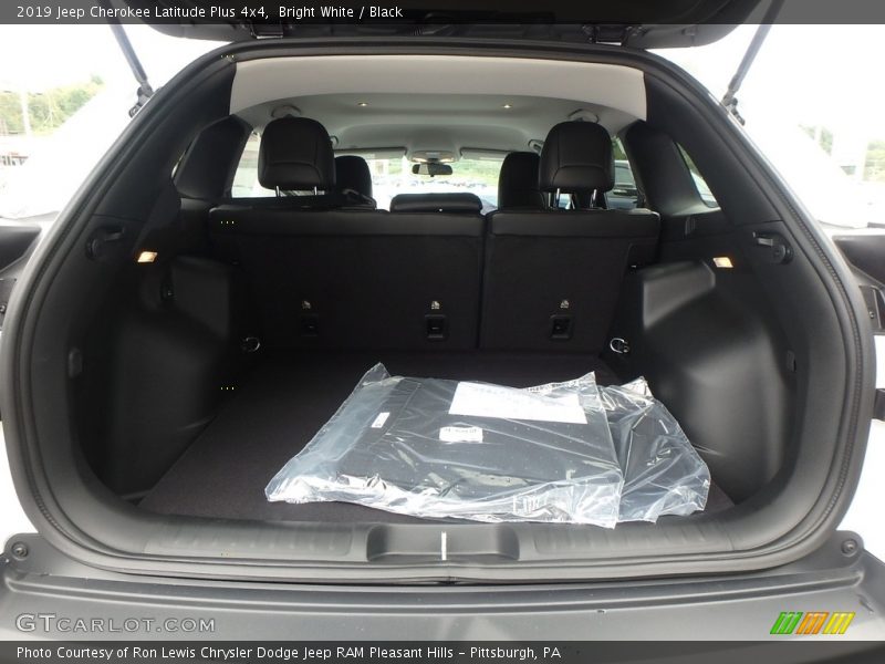 Bright White / Black 2019 Jeep Cherokee Latitude Plus 4x4