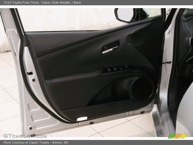 Classic Silver Metallic / Black 2016 Toyota Prius Three