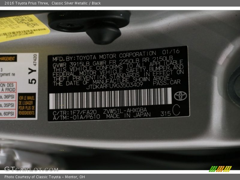 Classic Silver Metallic / Black 2016 Toyota Prius Three