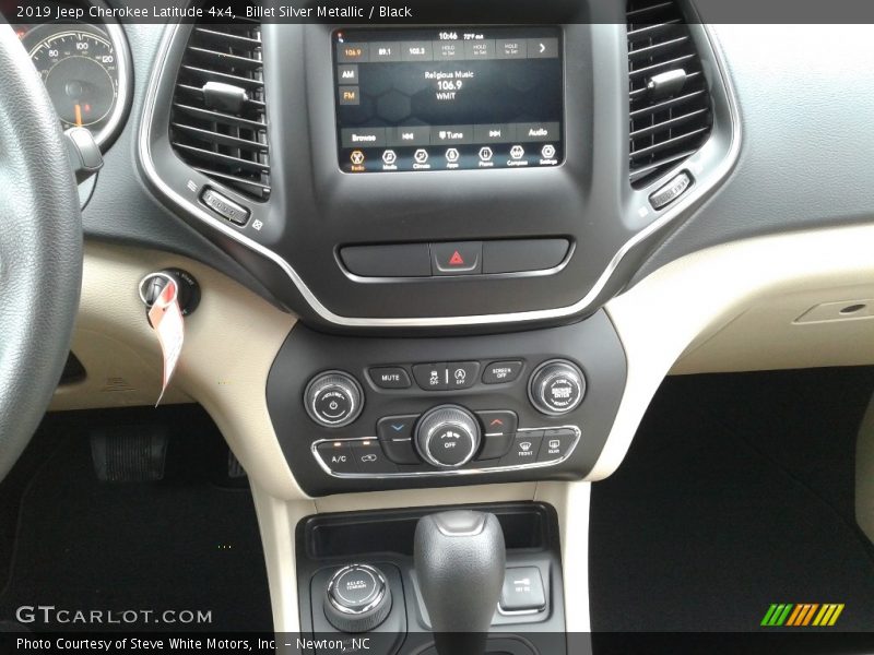 Billet Silver Metallic / Black 2019 Jeep Cherokee Latitude 4x4