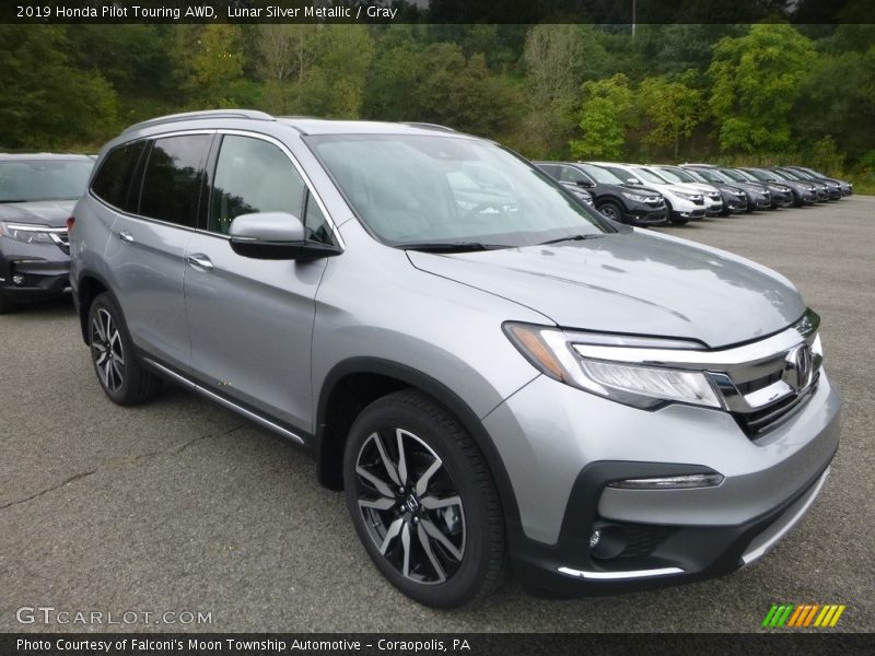 Front 3/4 View of 2019 Pilot Touring AWD
