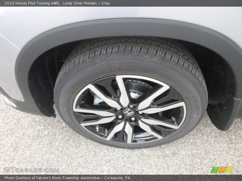Lunar Silver Metallic / Gray 2019 Honda Pilot Touring AWD