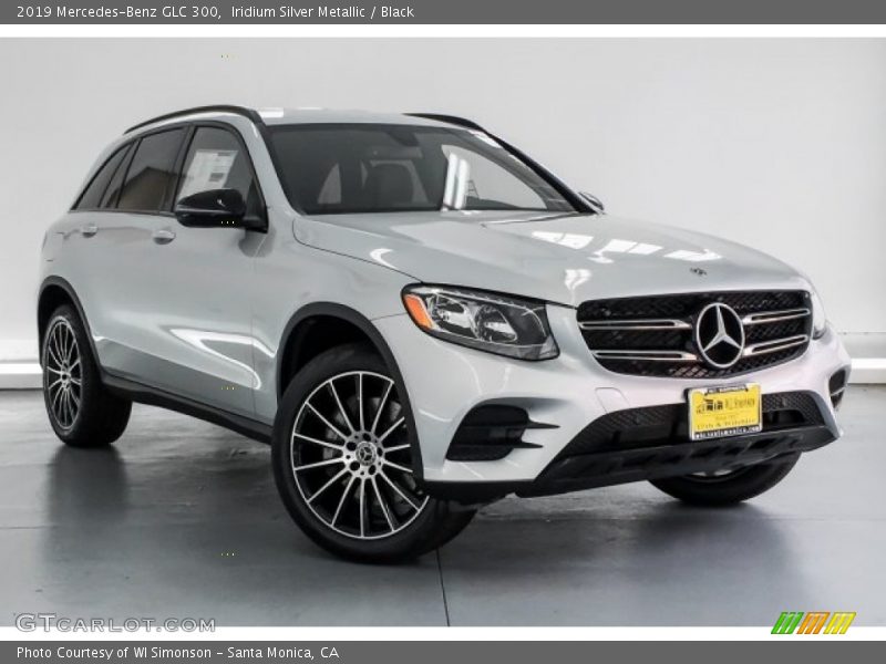 Front 3/4 View of 2019 GLC 300