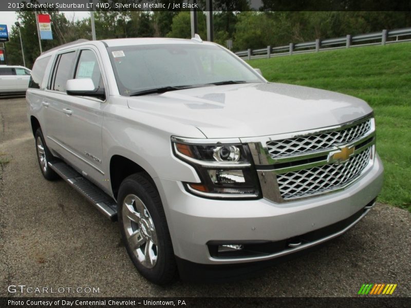 Front 3/4 View of 2019 Suburban LT 4WD