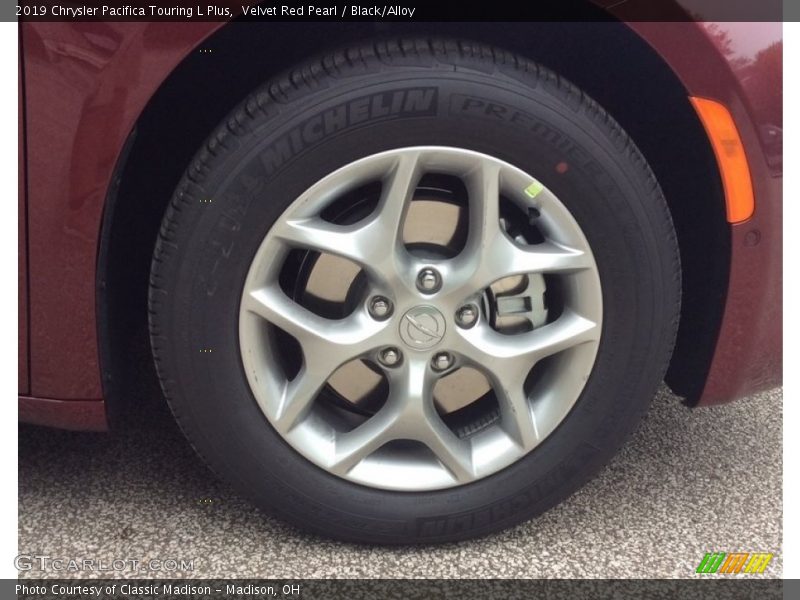  2019 Pacifica Touring L Plus Wheel