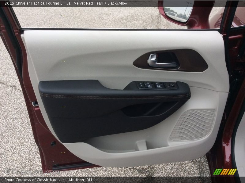 Door Panel of 2019 Pacifica Touring L Plus