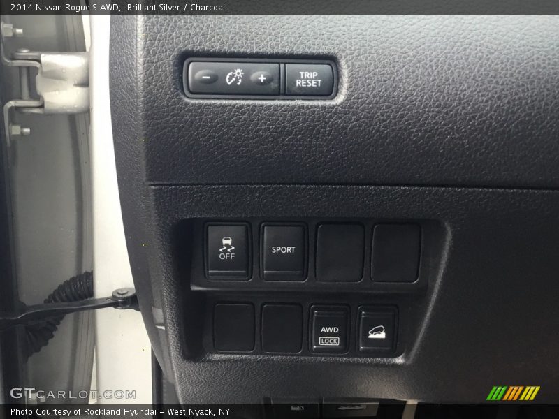 Brilliant Silver / Charcoal 2014 Nissan Rogue S AWD