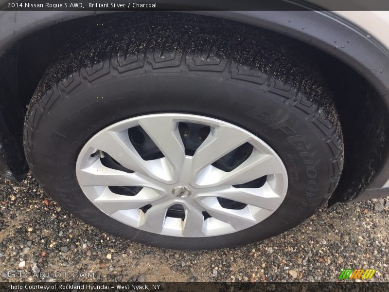 Brilliant Silver / Charcoal 2014 Nissan Rogue S AWD