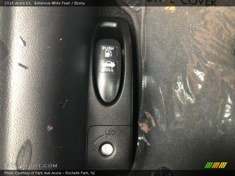 Bellanova White Pearl / Ebony 2016 Acura ILX