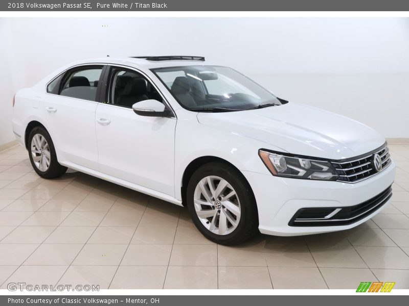 Pure White / Titan Black 2018 Volkswagen Passat SE