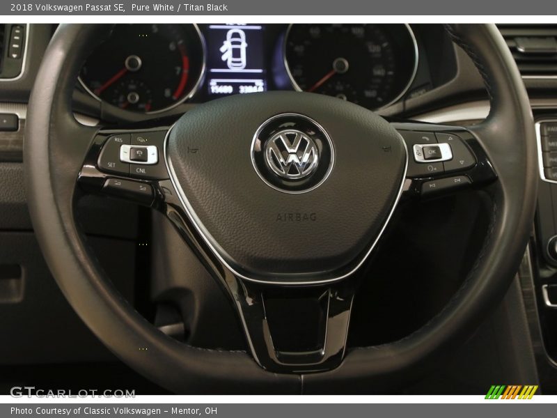 Pure White / Titan Black 2018 Volkswagen Passat SE
