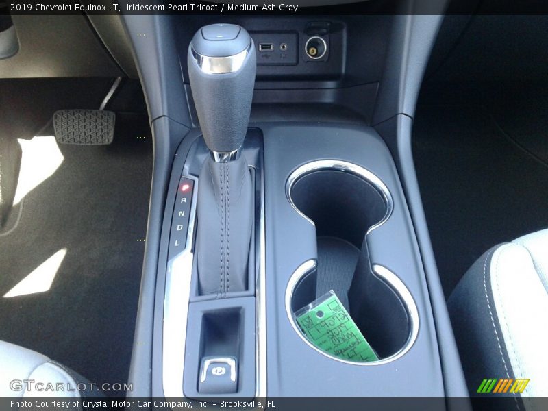 Iridescent Pearl Tricoat / Medium Ash Gray 2019 Chevrolet Equinox LT