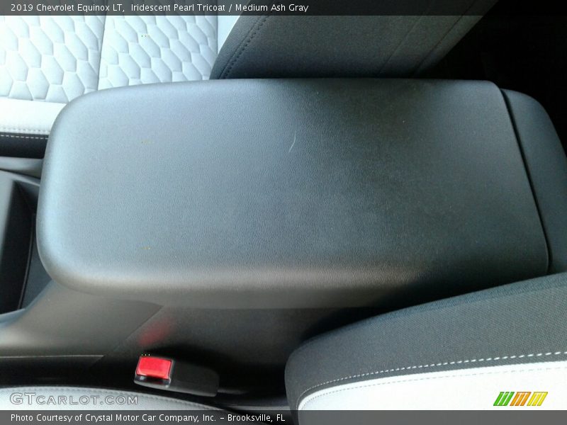 Iridescent Pearl Tricoat / Medium Ash Gray 2019 Chevrolet Equinox LT