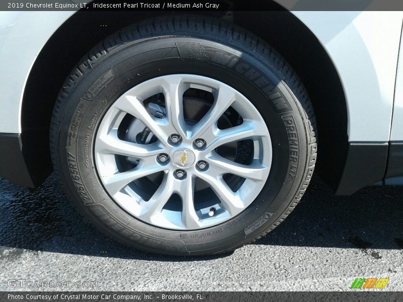 Iridescent Pearl Tricoat / Medium Ash Gray 2019 Chevrolet Equinox LT