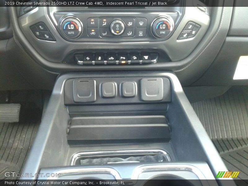 Iridescent Pearl Tricoat / Jet Black 2019 Chevrolet Silverado 2500HD LTZ Crew Cab 4WD