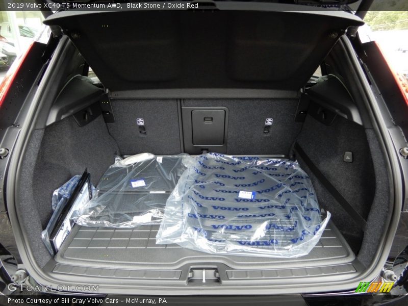  2019 XC40 T5 Momentum AWD Trunk