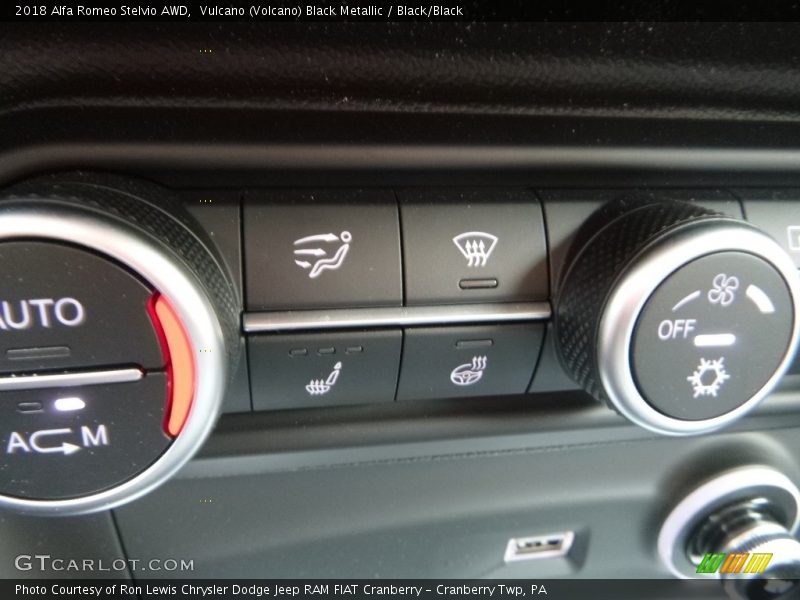 Vulcano (Volcano) Black Metallic / Black/Black 2018 Alfa Romeo Stelvio AWD