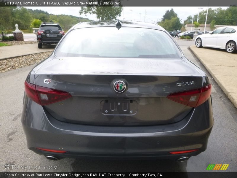Vesuvio Gray Metallic / Black/Red 2018 Alfa Romeo Giulia Ti AWD
