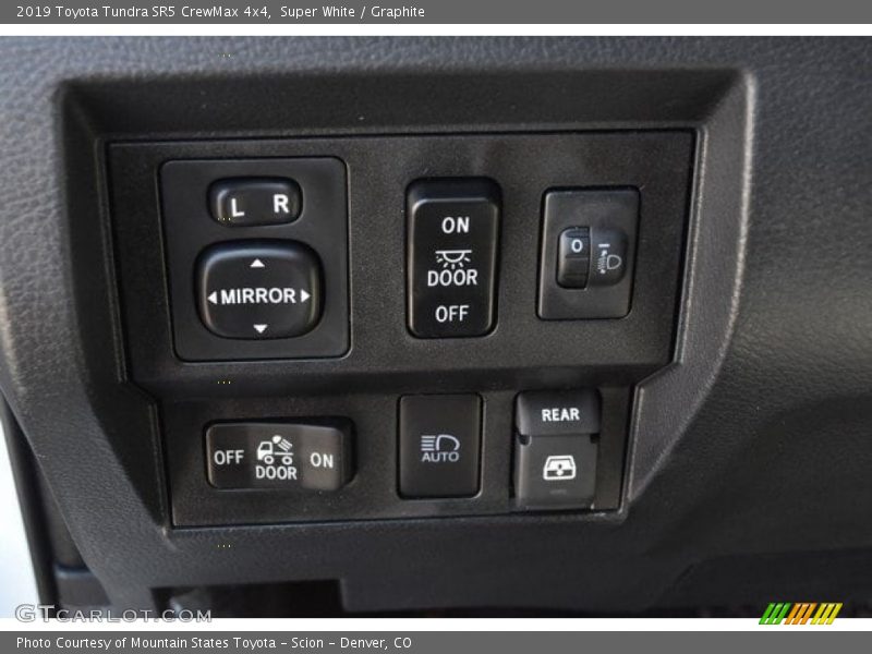 Super White / Graphite 2019 Toyota Tundra SR5 CrewMax 4x4
