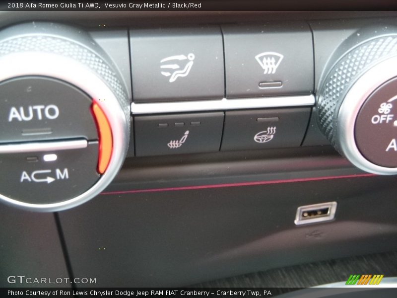 Vesuvio Gray Metallic / Black/Red 2018 Alfa Romeo Giulia Ti AWD