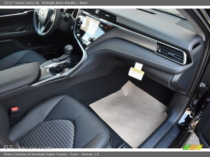 Midnight Black Metallic / Black 2019 Toyota Camry SE