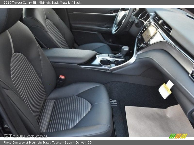 Midnight Black Metallic / Black 2019 Toyota Camry SE