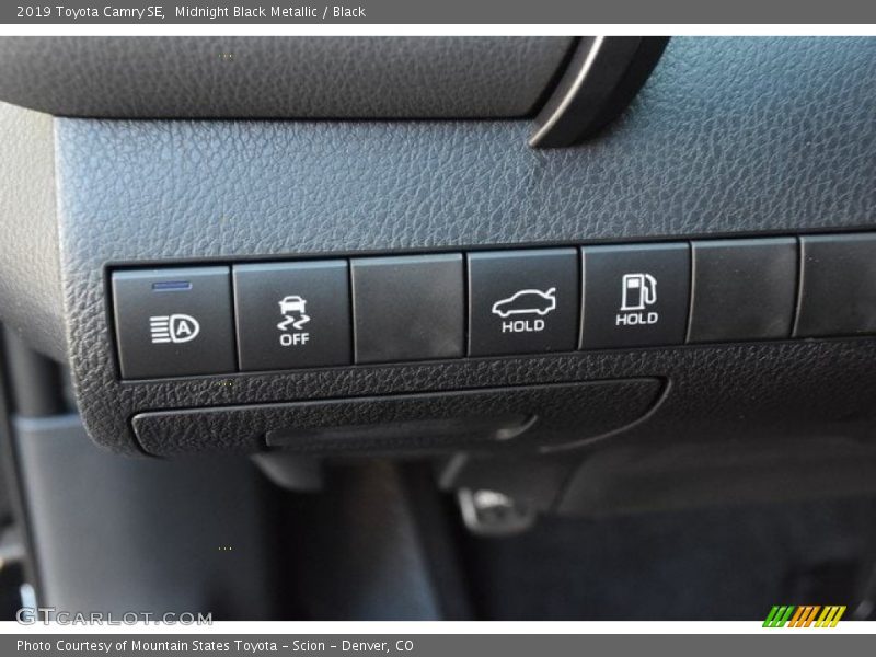 Midnight Black Metallic / Black 2019 Toyota Camry SE