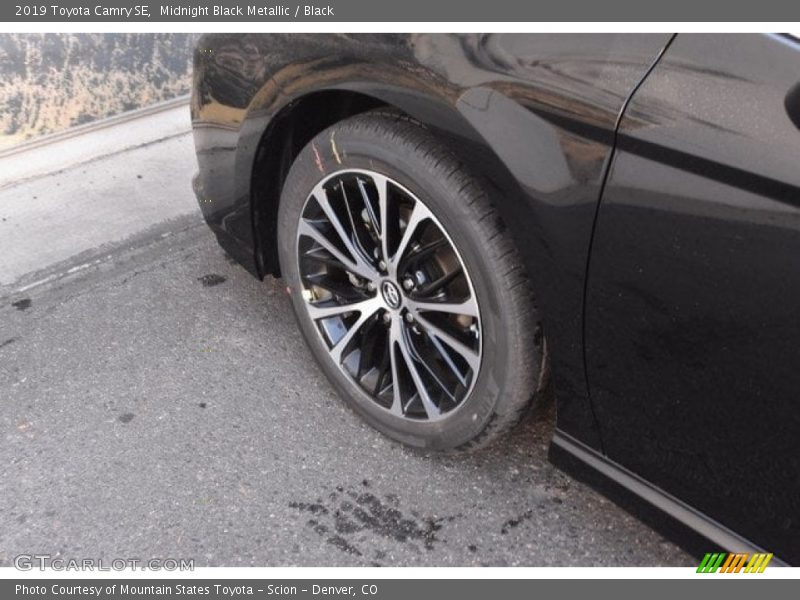 Midnight Black Metallic / Black 2019 Toyota Camry SE