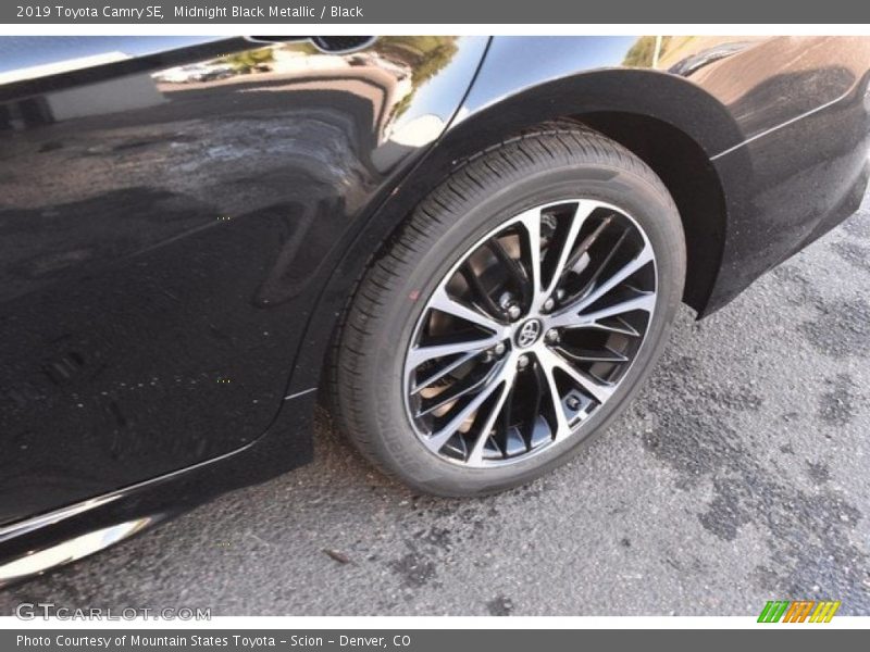 Midnight Black Metallic / Black 2019 Toyota Camry SE