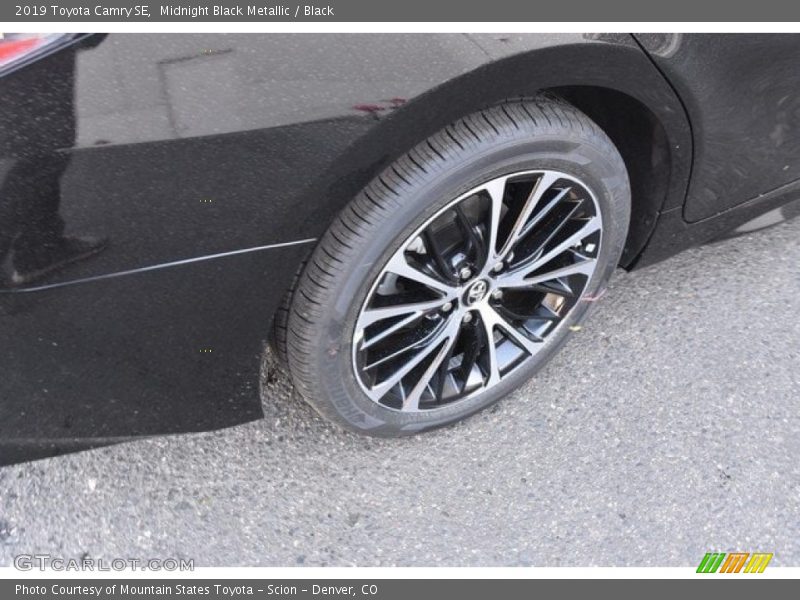 Midnight Black Metallic / Black 2019 Toyota Camry SE