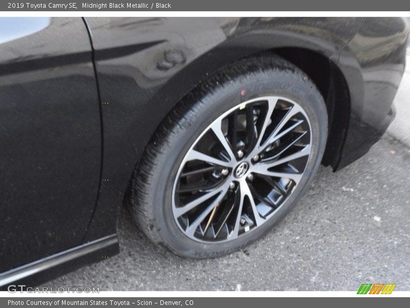 Midnight Black Metallic / Black 2019 Toyota Camry SE