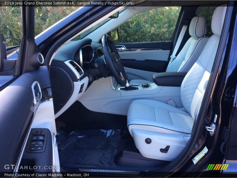 Front Seat of 2019 Grand Cherokee Summit 4x4