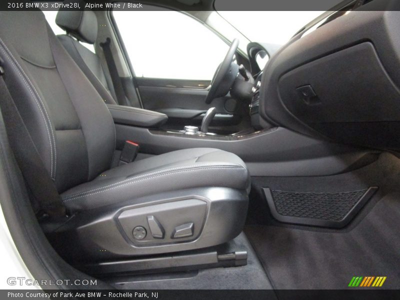 Alpine White / Black 2016 BMW X3 xDrive28i