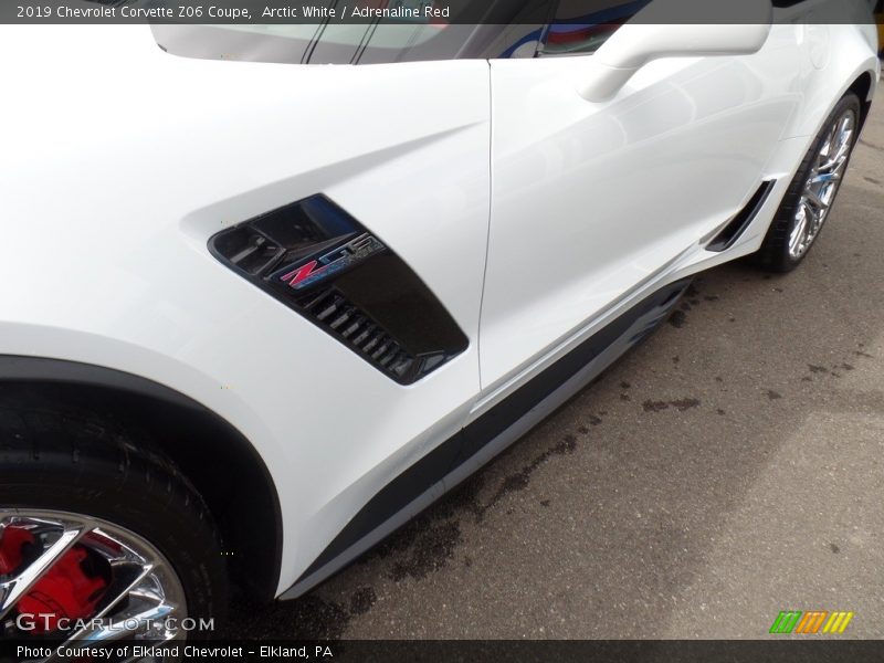 Arctic White / Adrenaline Red 2019 Chevrolet Corvette Z06 Coupe