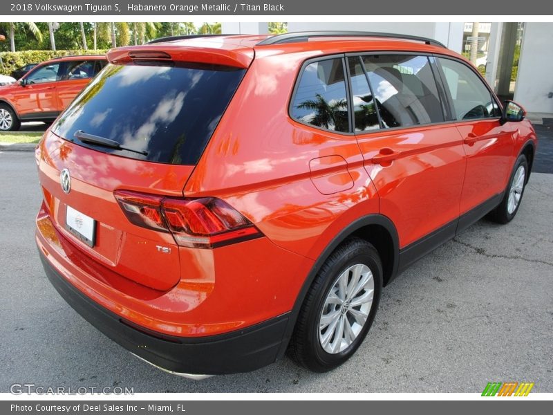 Habanero Orange Metallic / Titan Black 2018 Volkswagen Tiguan S