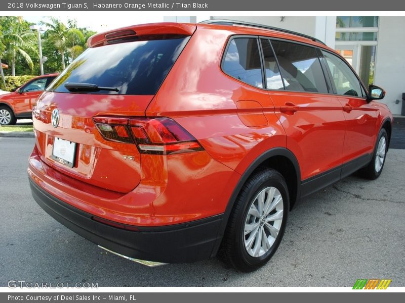 Habanero Orange Metallic / Titan Black 2018 Volkswagen Tiguan S