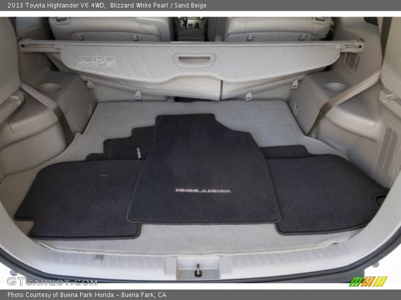 Blizzard White Pearl / Sand Beige 2013 Toyota Highlander V6 4WD
