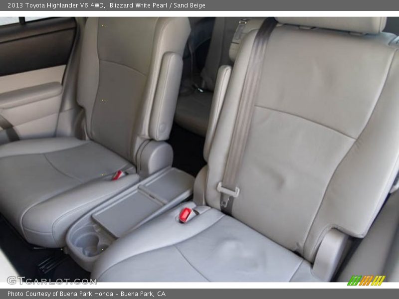 Blizzard White Pearl / Sand Beige 2013 Toyota Highlander V6 4WD