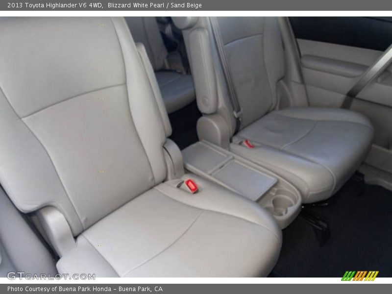 Blizzard White Pearl / Sand Beige 2013 Toyota Highlander V6 4WD
