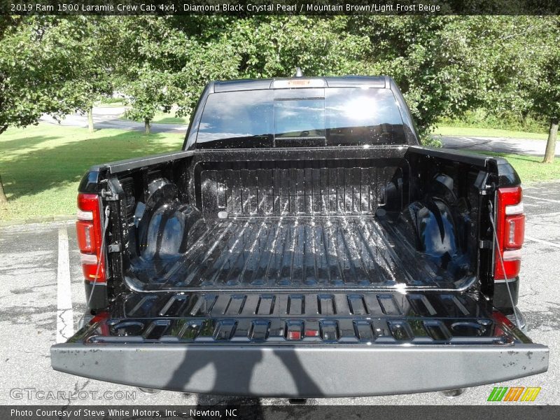 Diamond Black Crystal Pearl / Mountain Brown/Light Frost Beige 2019 Ram 1500 Laramie Crew Cab 4x4