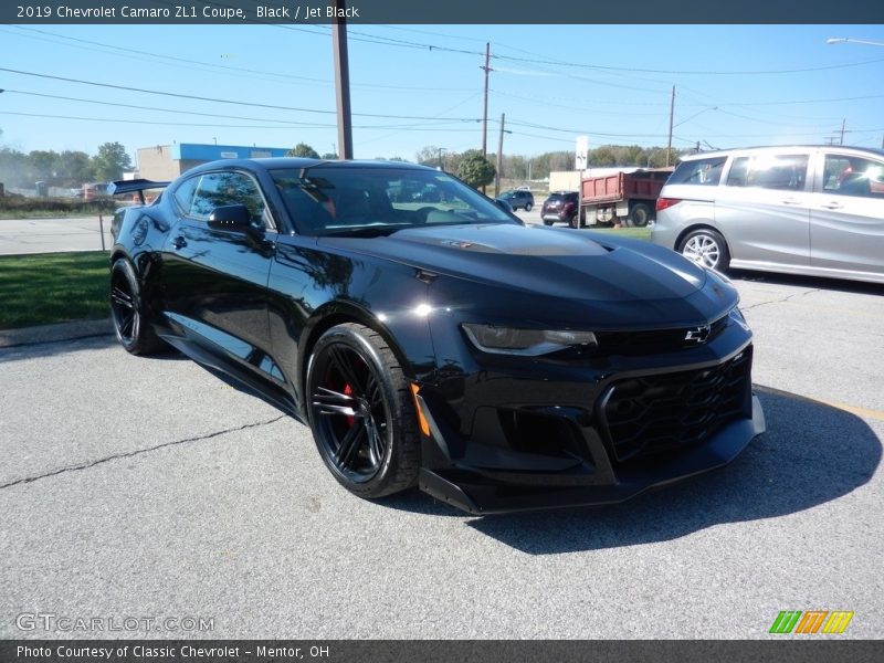Front 3/4 View of 2019 Camaro ZL1 Coupe